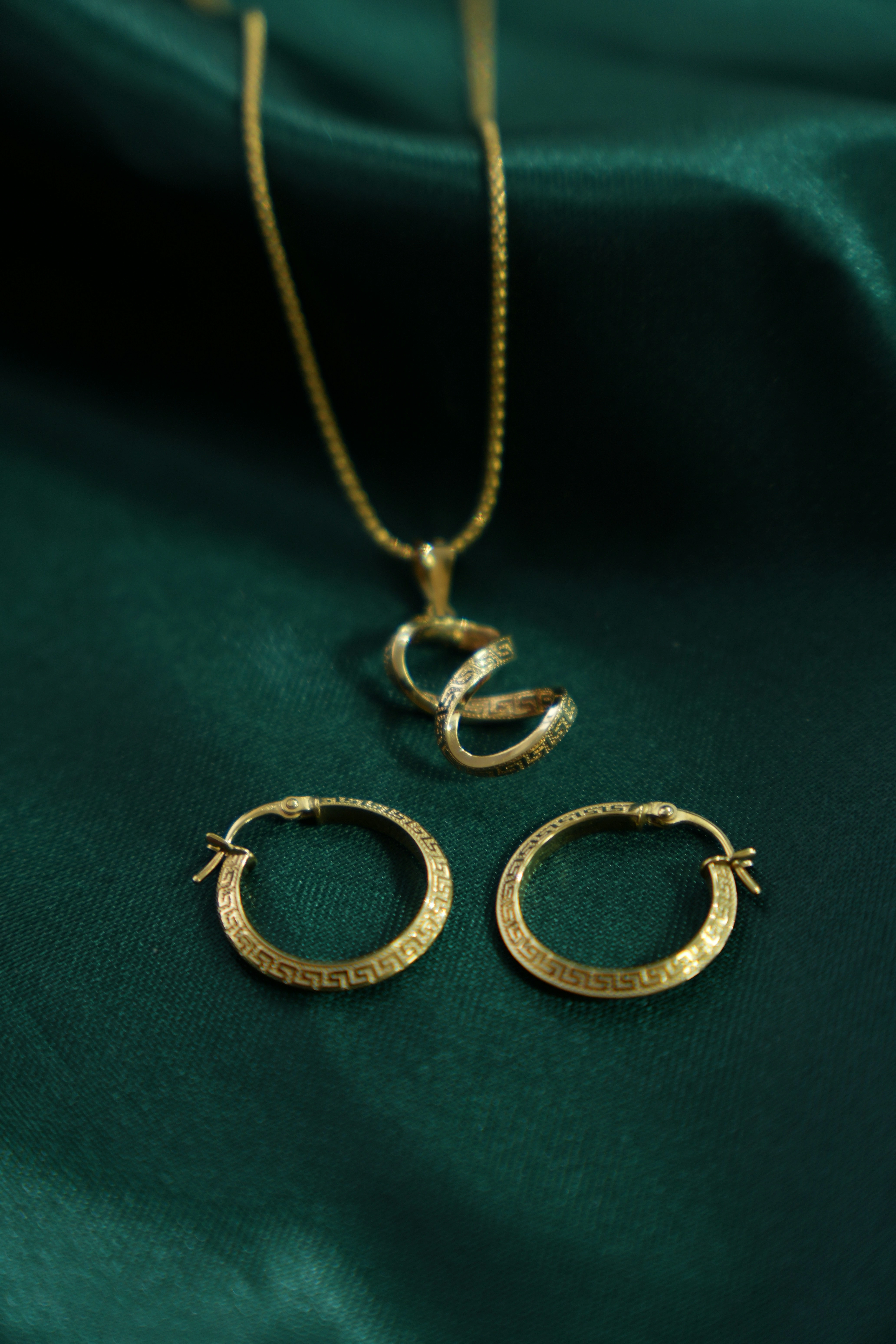 Gold Pendant Set